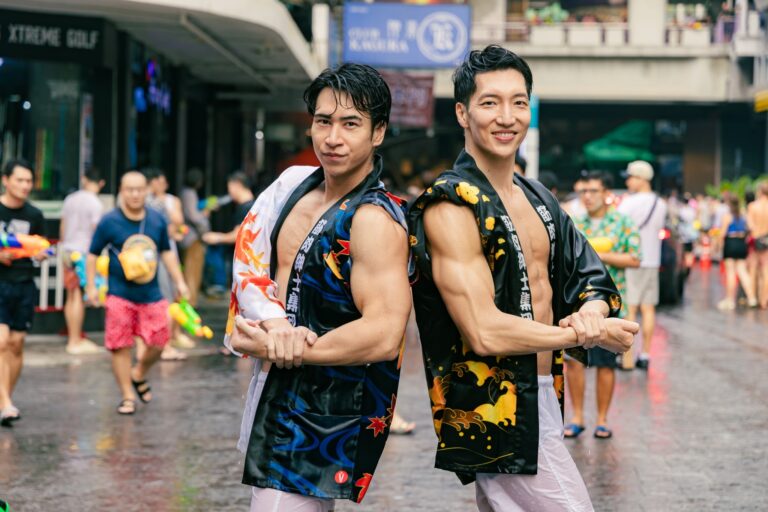 筋肉紳士集団 ALLOUT　湯かけ祭り　マッチョ