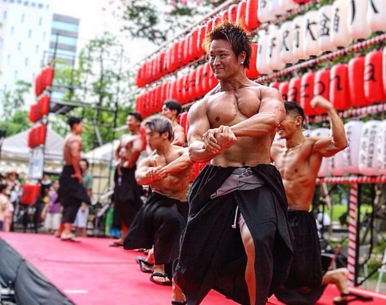 中野駅前大盆踊り大会　筋肉盆踊り