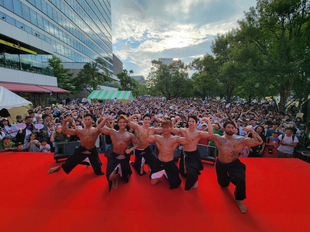 中野駅前大盆踊り大会　筋肉