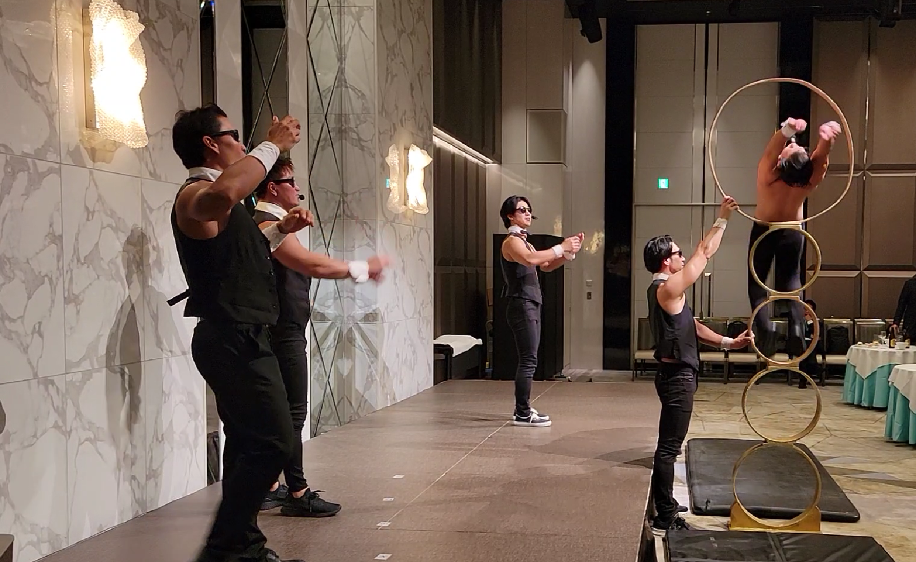 アクロバットショー　企業パーティー