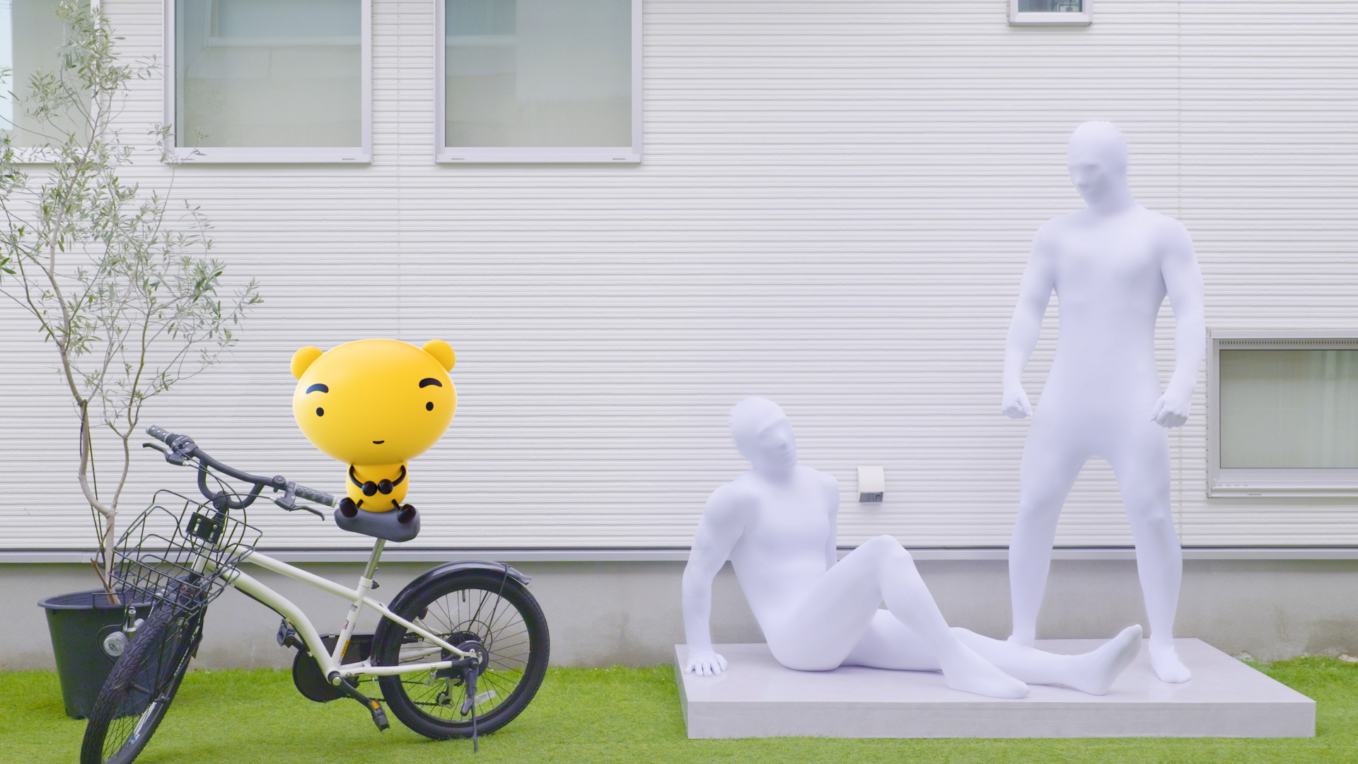 CM　全身タイツ　マッチョ