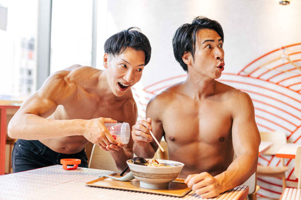 札幌ラーメンにこっそりプロテインを入れるマッチョのフリー素材