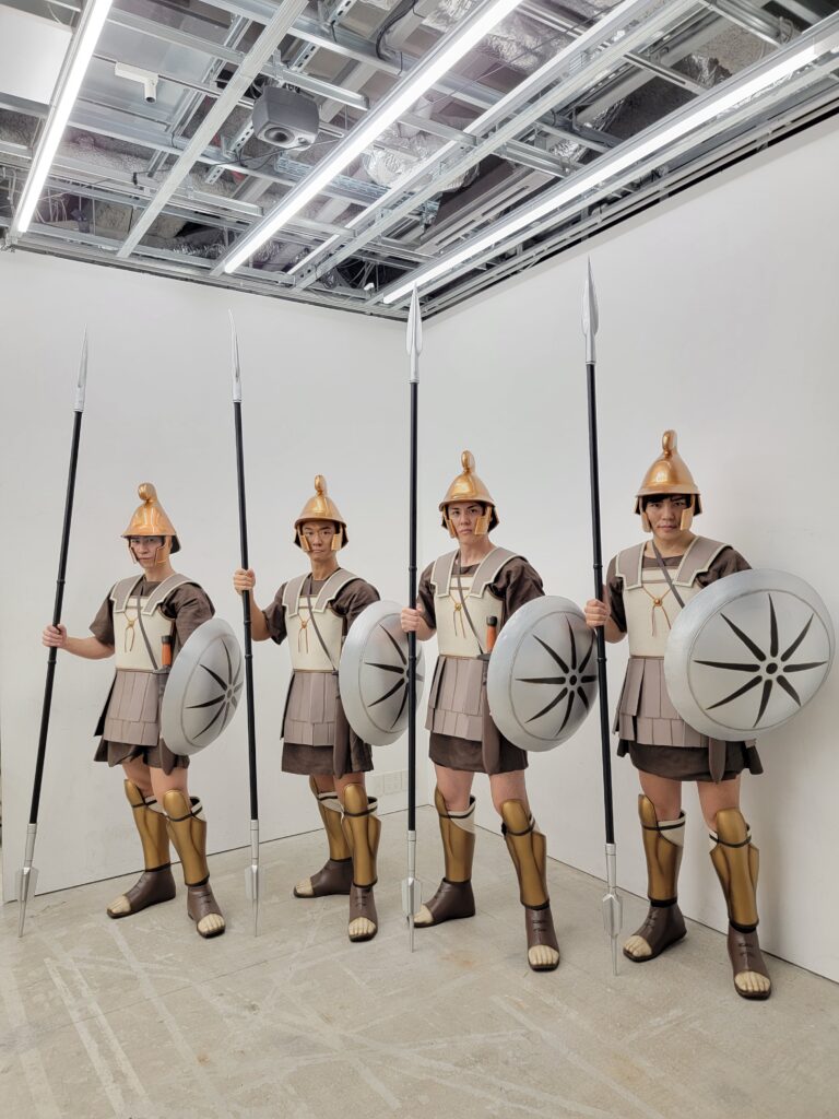 ムーンアートナイト下北沢のTVアニメヒストリエPRイベントに古代マケドニア兵役として出演したALLOUTとボディハッカーのメンバー