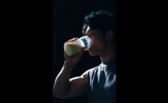 ザバスBIOPROホエイプロテイン100のSNSプロモーション動画に出演したALLOUTのTAKAMASA