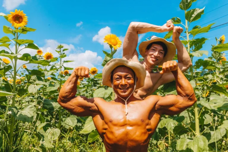 ひまわり畑のマッチョ（SNSで話題になった素材の代表画像）