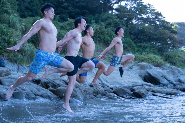 マッチョの夏休み（SNSで話題になった素材の代表画像）